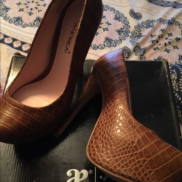 Heels - Picture 2 of 2